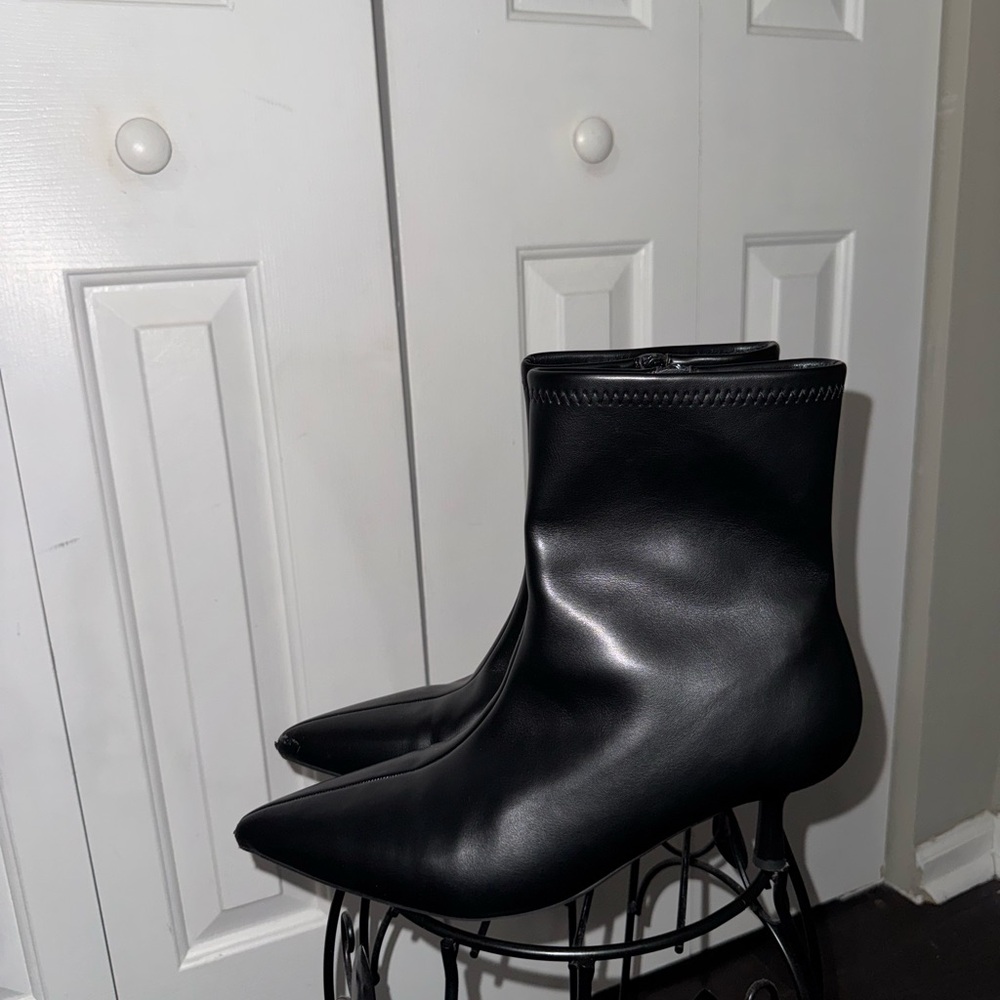 Elegant Black Heeled Boots